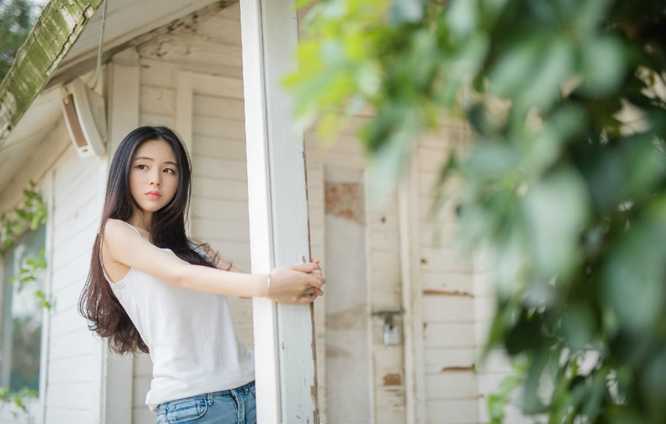 “那些辎重，就赏给这些人吧。”庞德看了一眼已经开始有些混乱的西域战士，皱了皱眉道，作为吕布帐下的精锐部队，对于刘备留下来的那些东西，可是不怎么看得上眼的，但那些兵器对于西域将士而言，还是很有吸引力的。